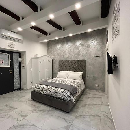 Casa Tolentino Al Centro Di Napoli Villa Exteriör bild