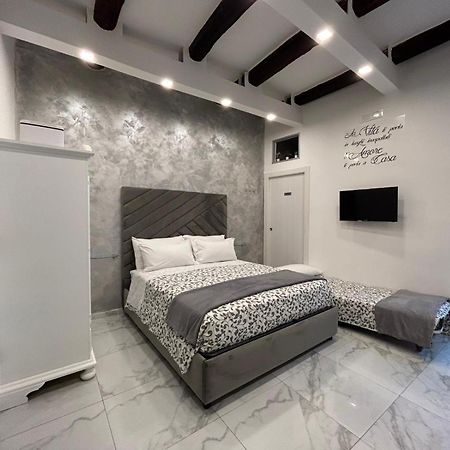 Casa Tolentino Al Centro Di Napoli Villa Exteriör bild