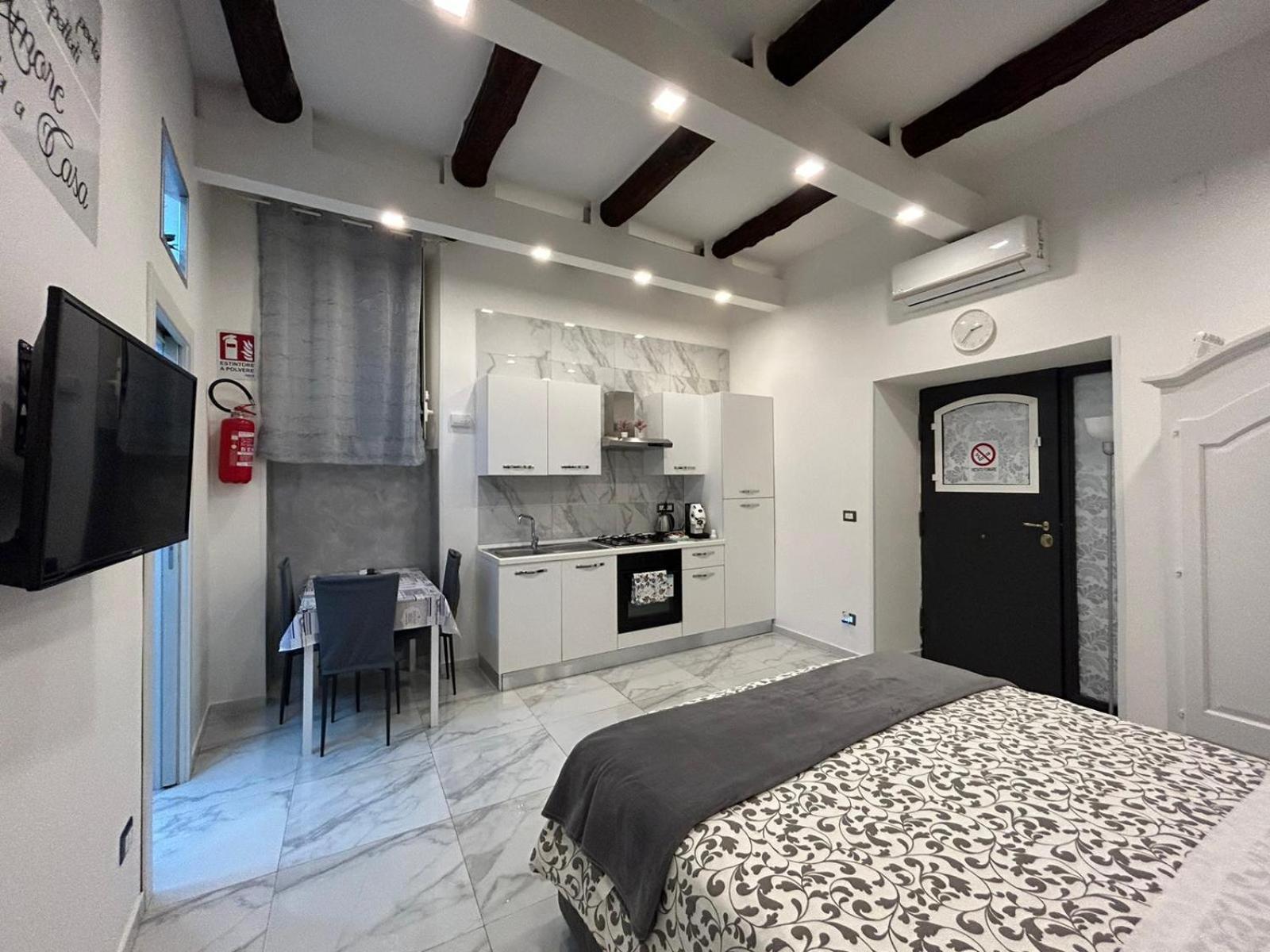 Casa Tolentino Al Centro Di Napoli Villa Exteriör bild