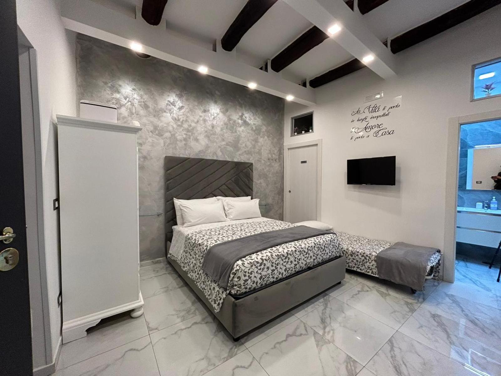 Casa Tolentino Al Centro Di Napoli Villa Exteriör bild